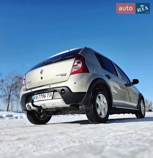 Хэтчбек Renault Sandero 2011 в Киеве