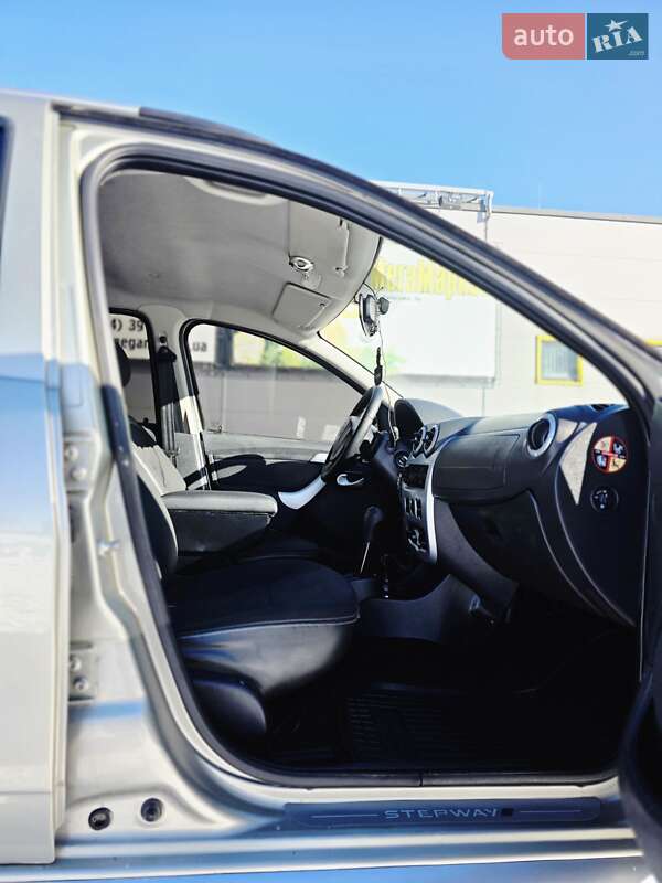 Хэтчбек Renault Sandero 2011 в Киеве