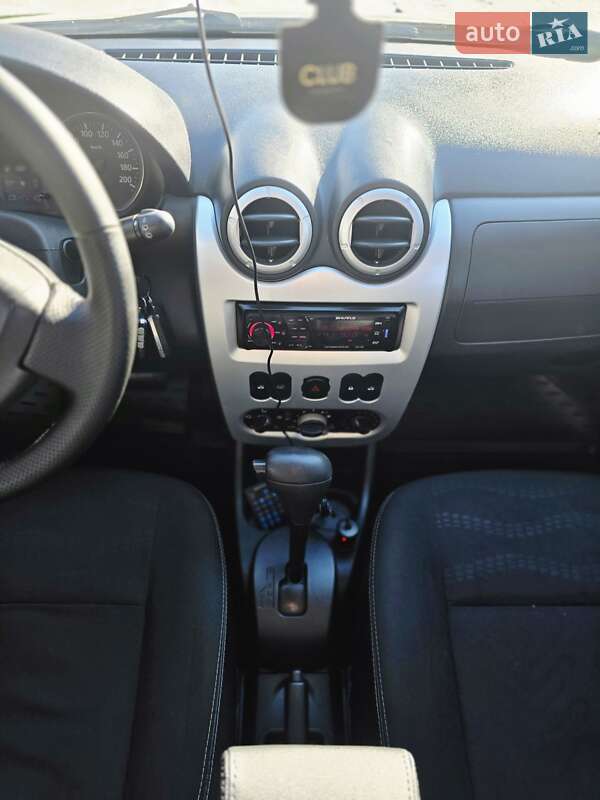 Хэтчбек Renault Sandero 2011 в Киеве