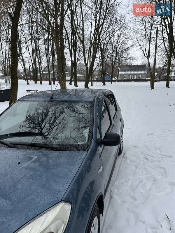 Хэтчбек Renault Sandero 2011 в Хотине