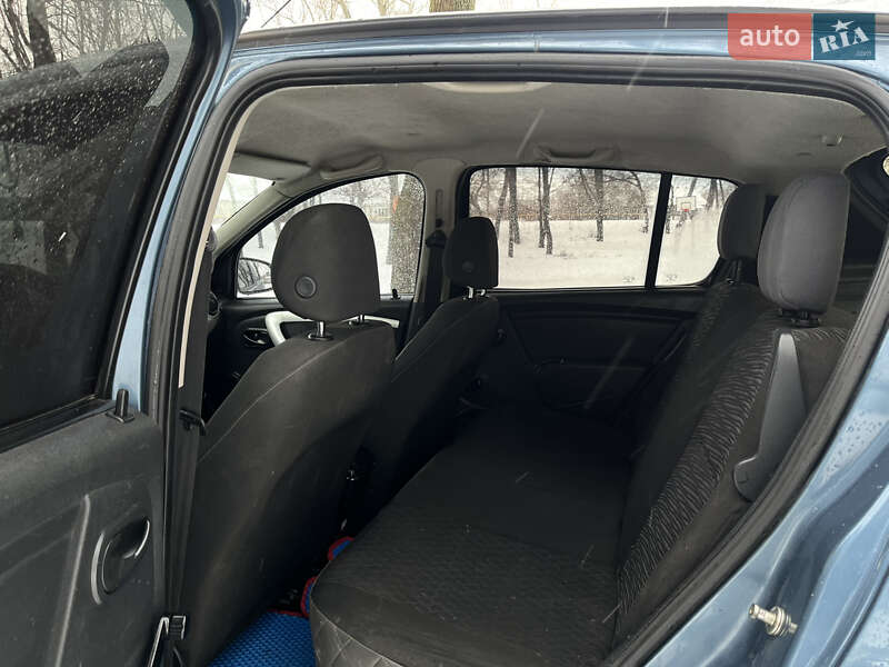 Хэтчбек Renault Sandero 2011 в Хотине