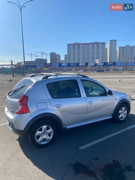 Хэтчбек Renault Sandero 2013 в Киеве