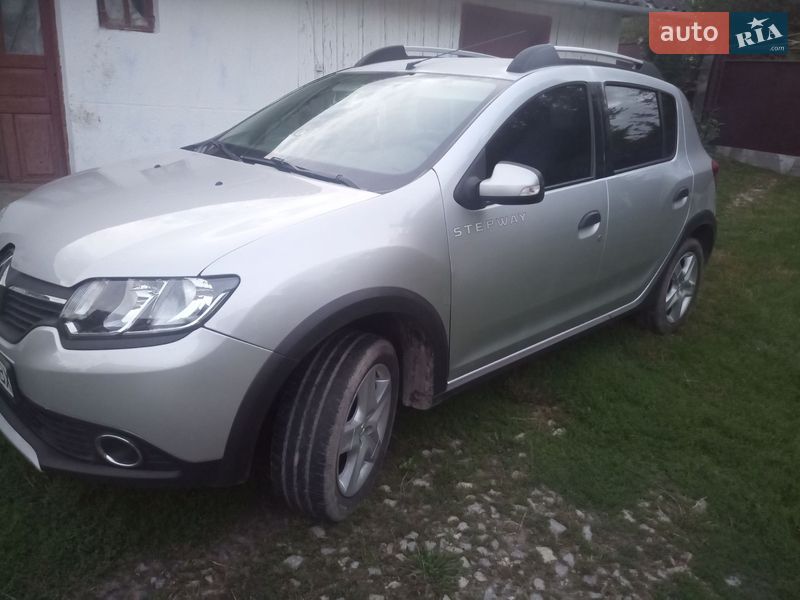 Хэтчбек Renault Sandero 2016 в Гусятине