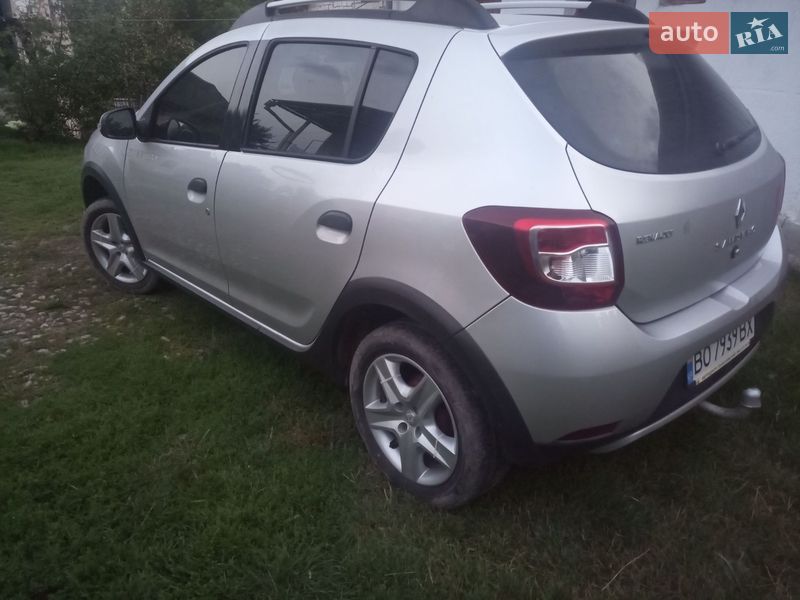 Хэтчбек Renault Sandero 2016 в Гусятине