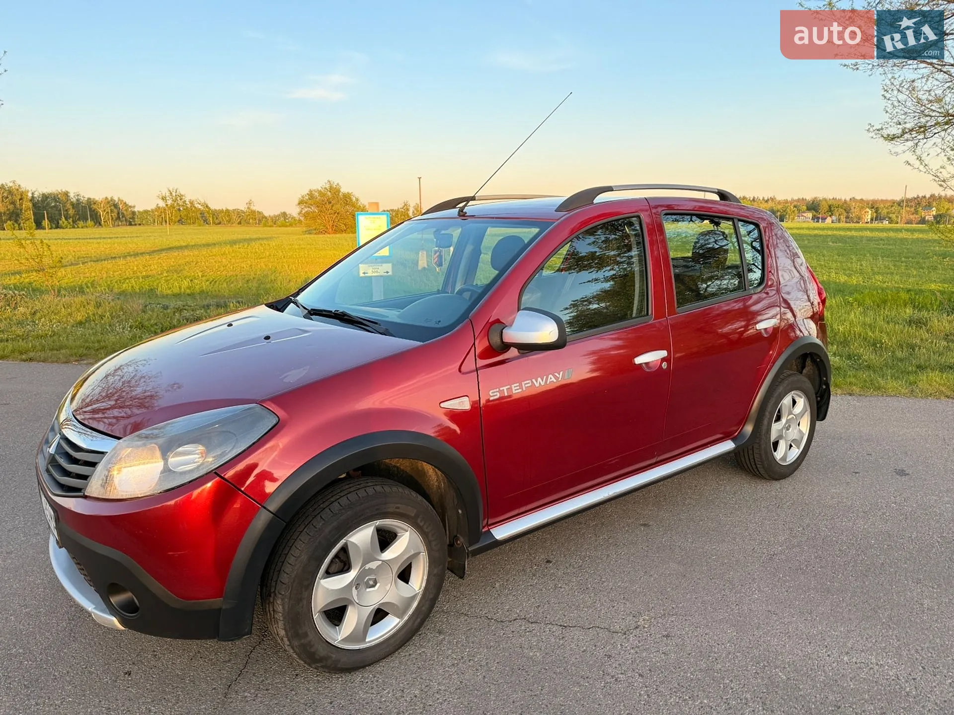 2012 Renault Sandero - фото 1