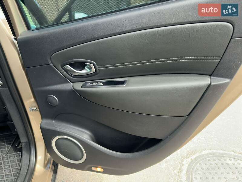 Минивэн Renault Scenic XMOD 2013 в Киеве