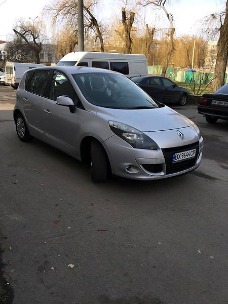 Хэтчбек Renault Scenic 2010 в Ровно