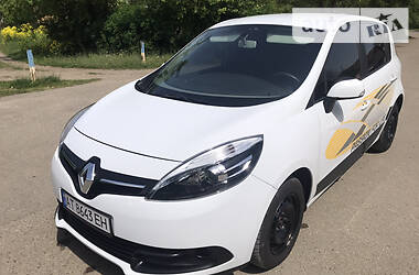 Хетчбек Renault Scenic 2012 в 