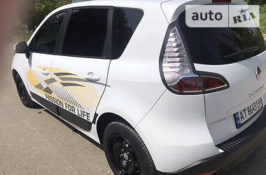 Хетчбек Renault Scenic 2012 в 