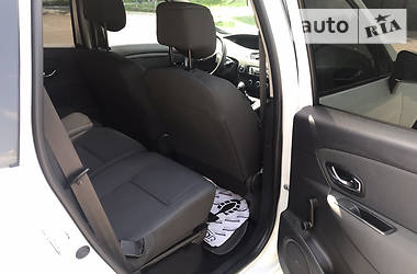 Хетчбек Renault Scenic 2012 в 