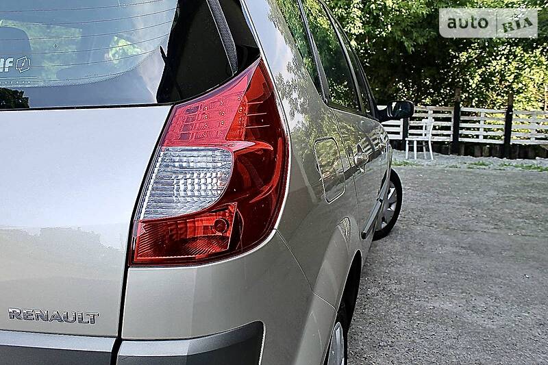 Мінівен Renault Scenic 2006 в Бурштині