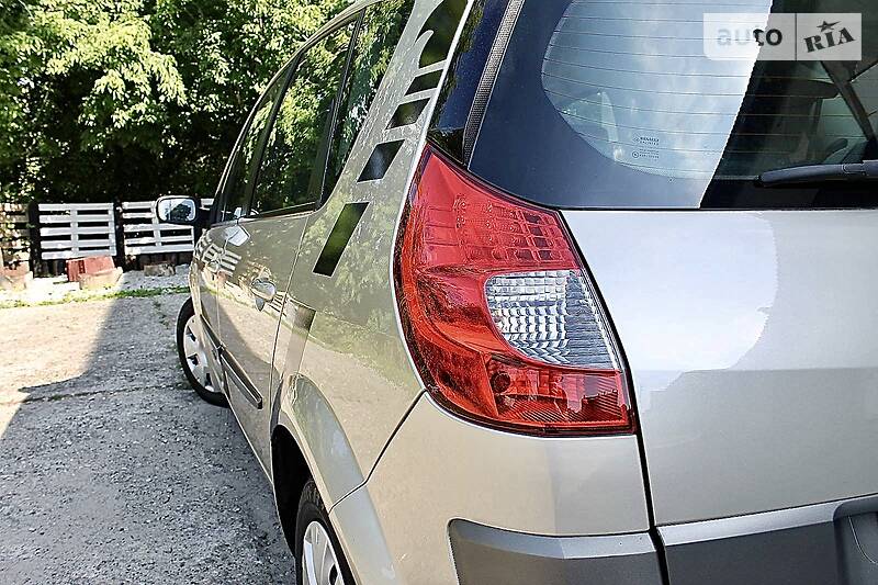 Мінівен Renault Scenic 2006 в Бурштині