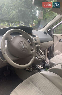 Хэтчбек Renault Scenic 2003 в 
