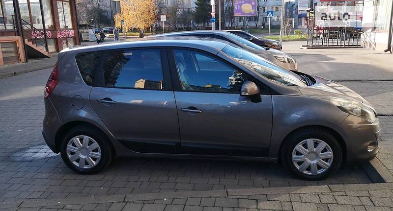 Минивэн Renault Scenic 2010 в Ивано-Франковске