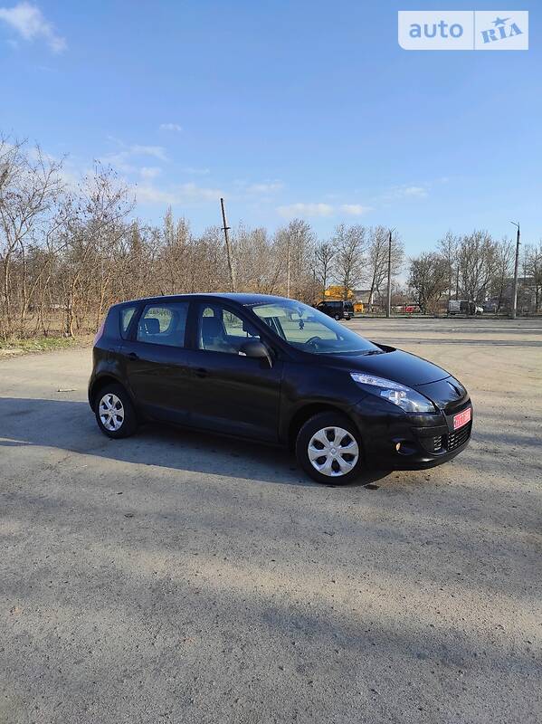 Универсал Renault Scenic 2010 в Новой Каховке