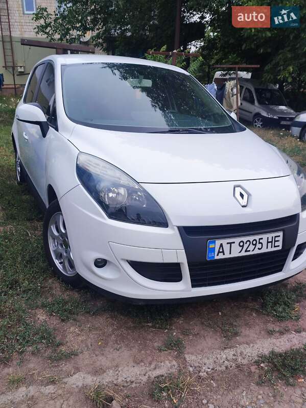 Мінівен Renault Scenic 2011 в Чернівцях