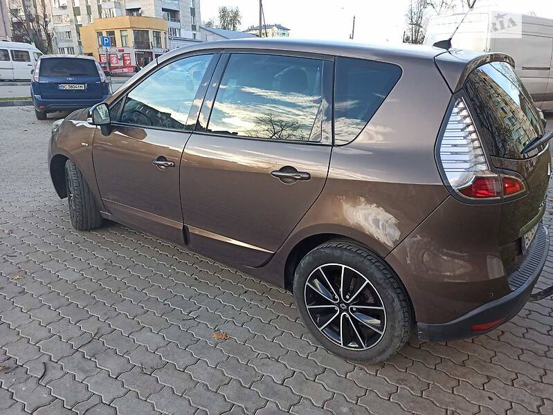 Минивэн Renault Scenic 2012 в Дрогобыче