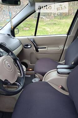 Минивэн Renault Scenic 2004 в 