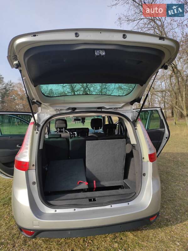 Минивэн Renault Scenic 2010 в Сарнах