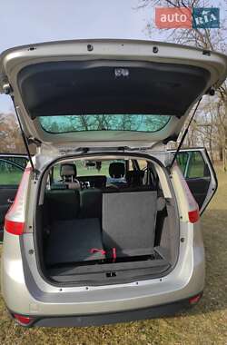 Минивэн Renault Scenic 2010 в 