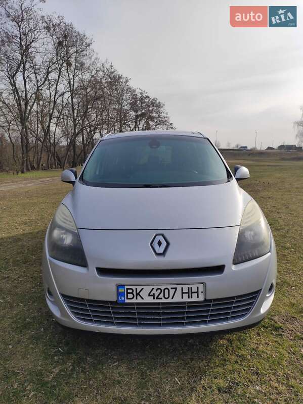 Минивэн Renault Scenic 2010 в Сарнах