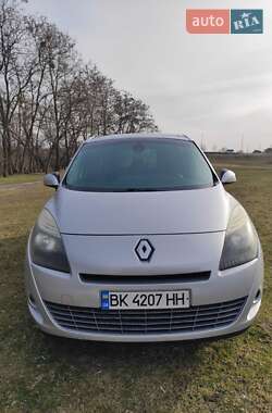 Минивэн Renault Scenic 2010 в 