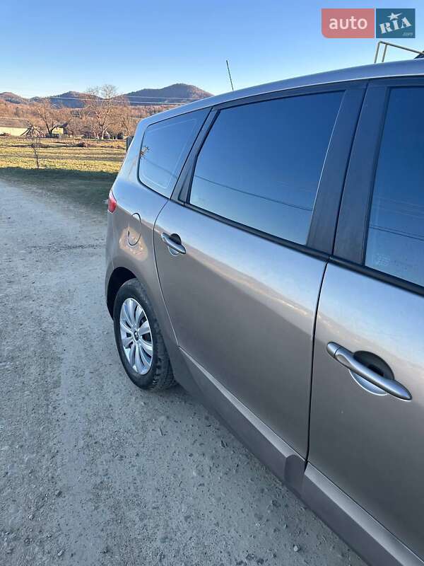 Минивэн Renault Scenic 2009 в Вижнице