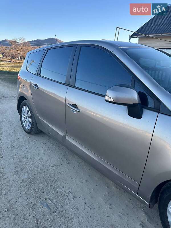 Минивэн Renault Scenic 2009 в Вижнице