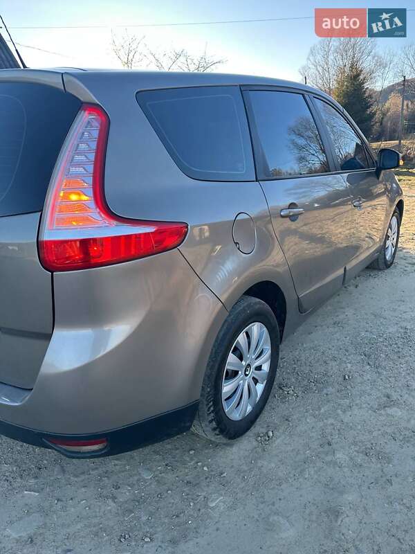Минивэн Renault Scenic 2009 в Вижнице