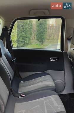 Минивэн Renault Scenic 2006 в 