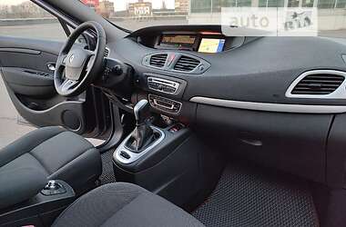 Минивэн Renault Scenic 2010 в 