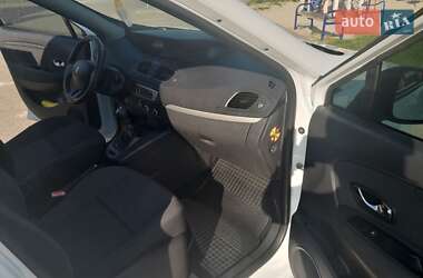 Минивэн Renault Scenic 2013 в 