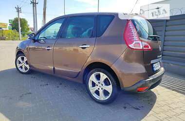Минивэн Renault Scenic 2010 в 