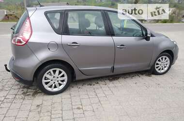 Минивэн Renault Scenic 2011 в 