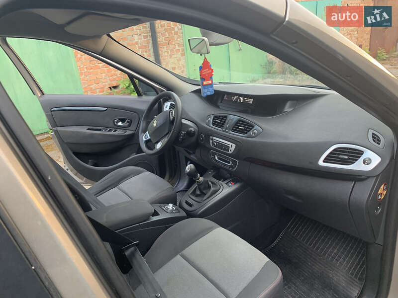 Минивэн Renault Scenic 2012 в Звенигородке
