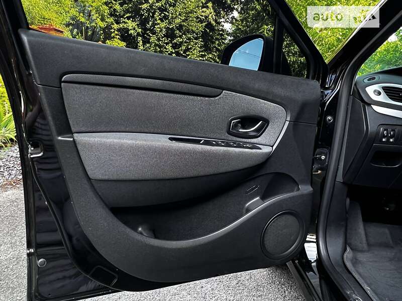 Минивэн Renault Scenic 2011 в Бершади