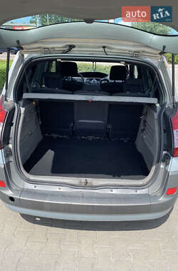 Минивэн Renault Scenic 2004 в 