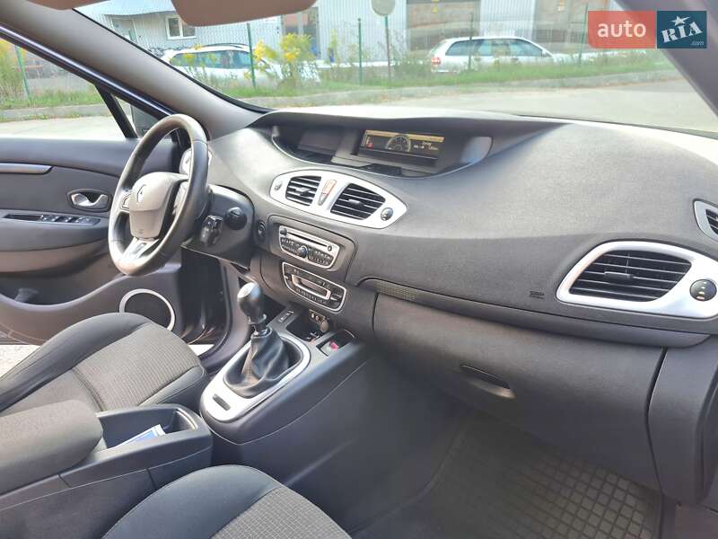 Минивэн Renault Scenic 2009 в 