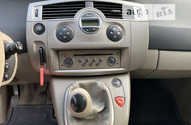 Минивэн Renault Scenic 2004 в 