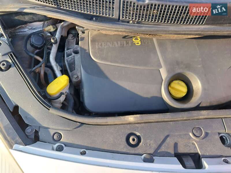 Минивэн Renault Scenic 2005 в Измаиле