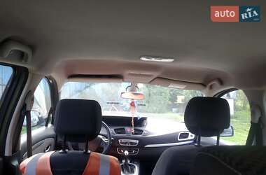 Минивэн Renault Scenic 2011 в 