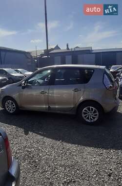 Минивэн Renault Scenic 2012 в 