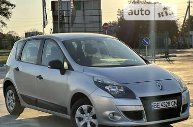 Минивэн Renault Scenic 2009 в 
