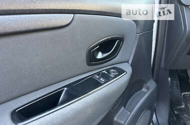 Минивэн Renault Scenic 2009 в 
