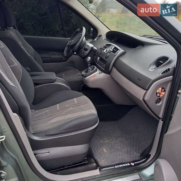 Минивэн Renault Scenic 2004 в Долине