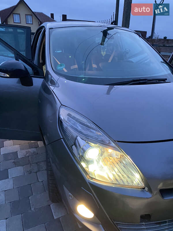 Мінівен Renault Scenic 2011 в Луцьку