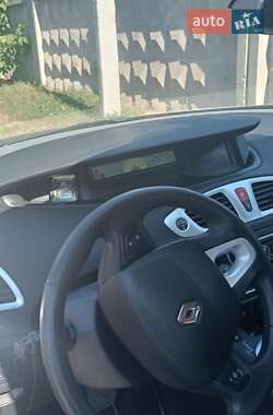 Минивэн Renault Scenic 2009 в 