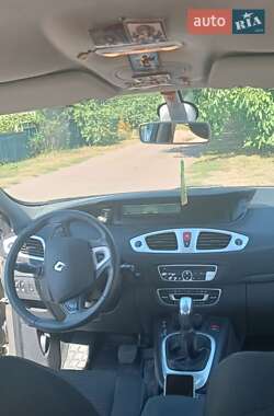 Минивэн Renault Scenic 2009 в 