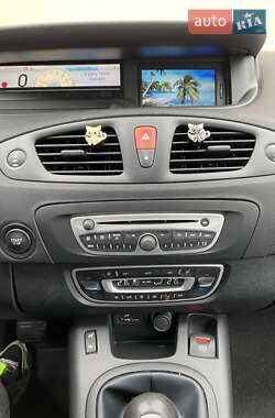 Минивэн Renault Scenic 2009 в 