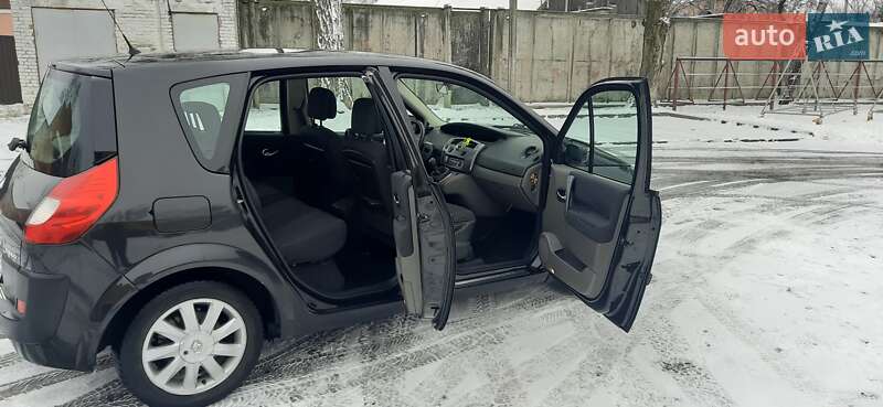Минивэн Renault Scenic 2007 в Путивле